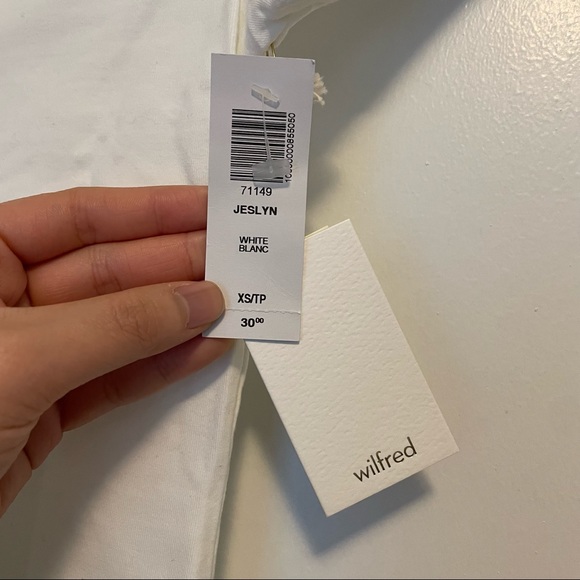 Aritzia Wilfred Jeslyn V-Neck T-Shirt - Picture 3 of 5